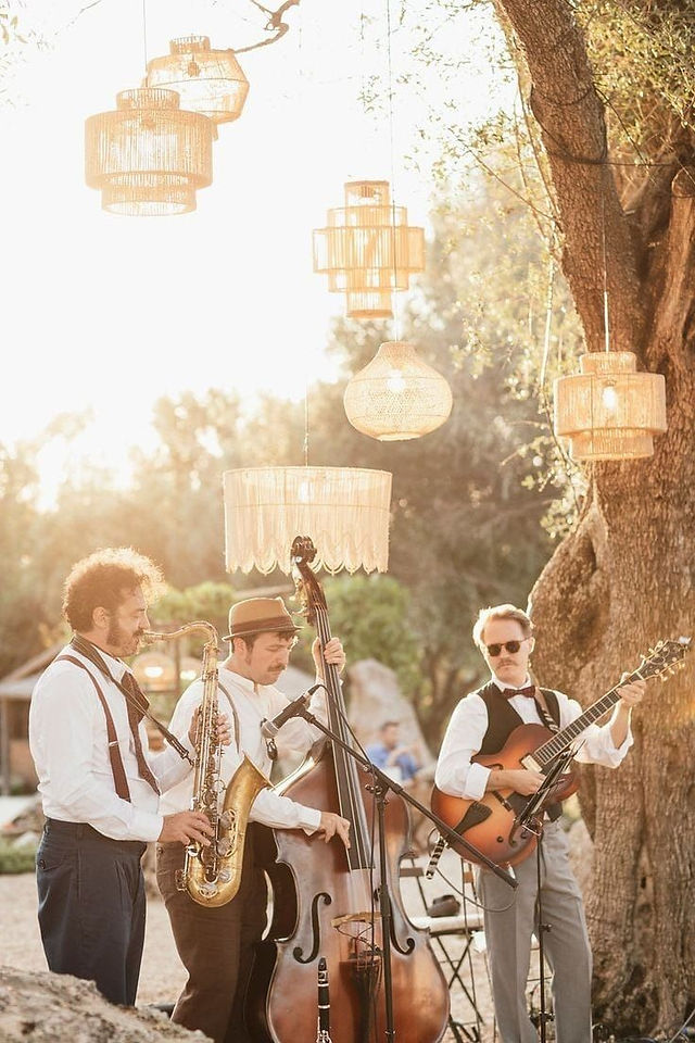 Italian festival-style wedding with pizza and live music