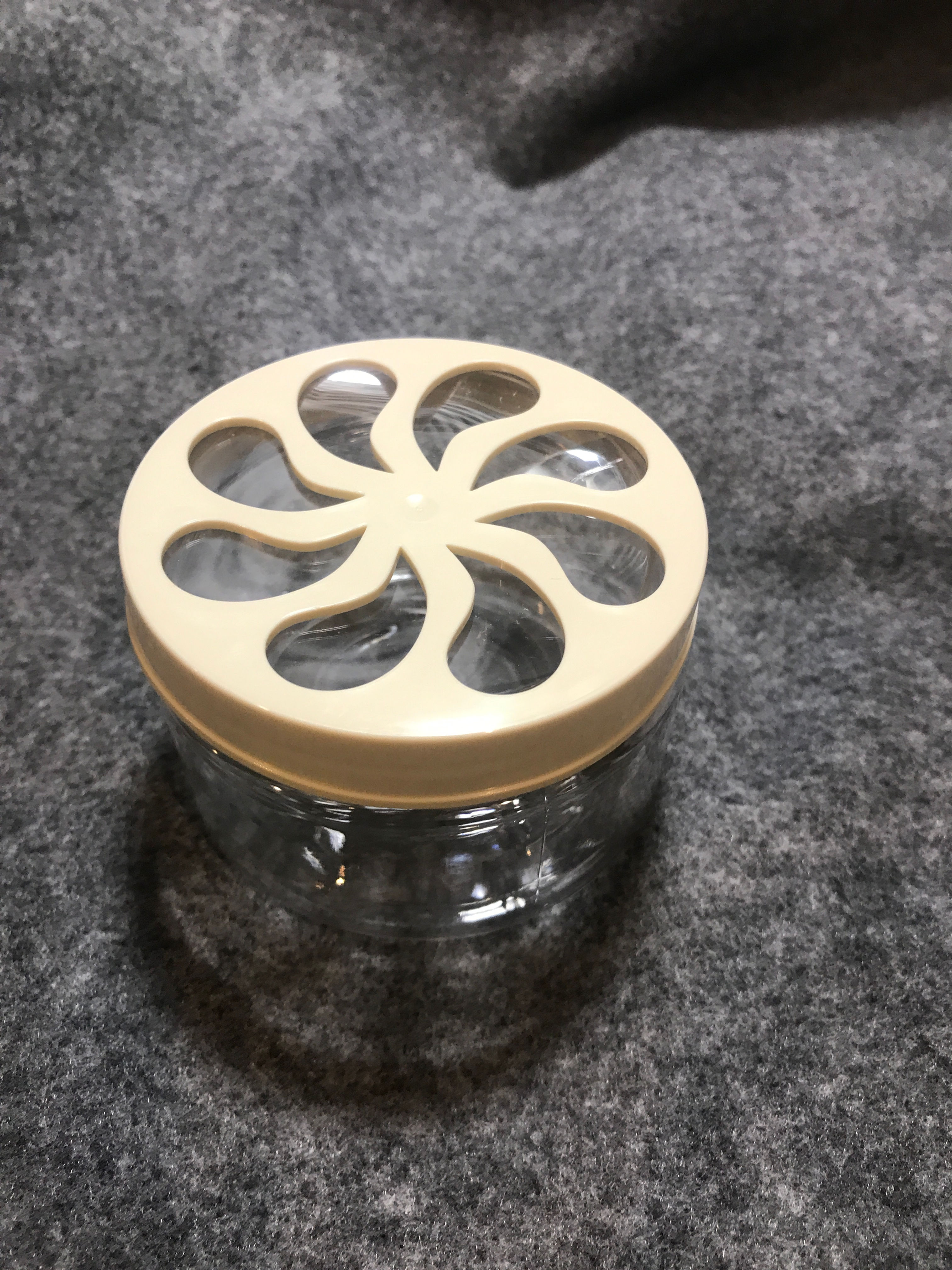 4 oz PET jar Diffuser ~ Solid lid ~ Sifter Top - Daisy - Air Freshner - Shaker