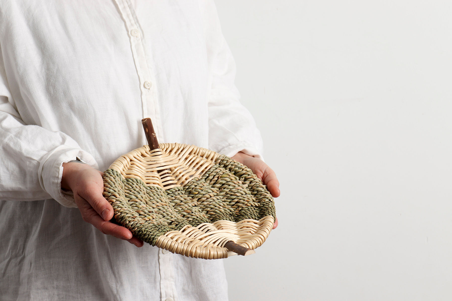 round frame tray 1