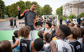 Victor Wembanyama a inauguré un terrain à Nanterre