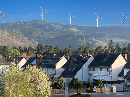 Windräder am Bergrücken bei St. Stefan 