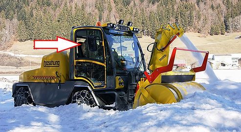 Стекло дверное правое верхнее (форточка задняя) для снегометателя BOSCHUNG B4