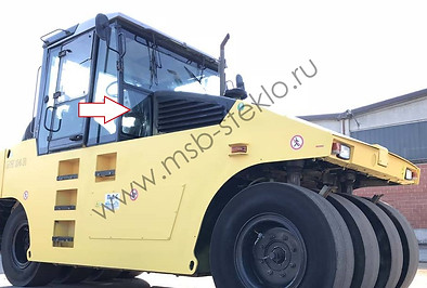 Стекло лобовое нижнее правое для пневмоколесного катка BOMAG BW 24 R