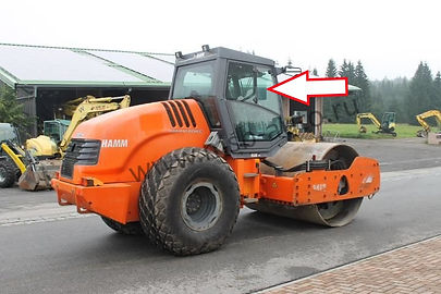 Стекло дверное правое верхнее переднее каток Hamm 3412, 3412 HT, 3416, 3416 HT, 3520, 3520 HT .