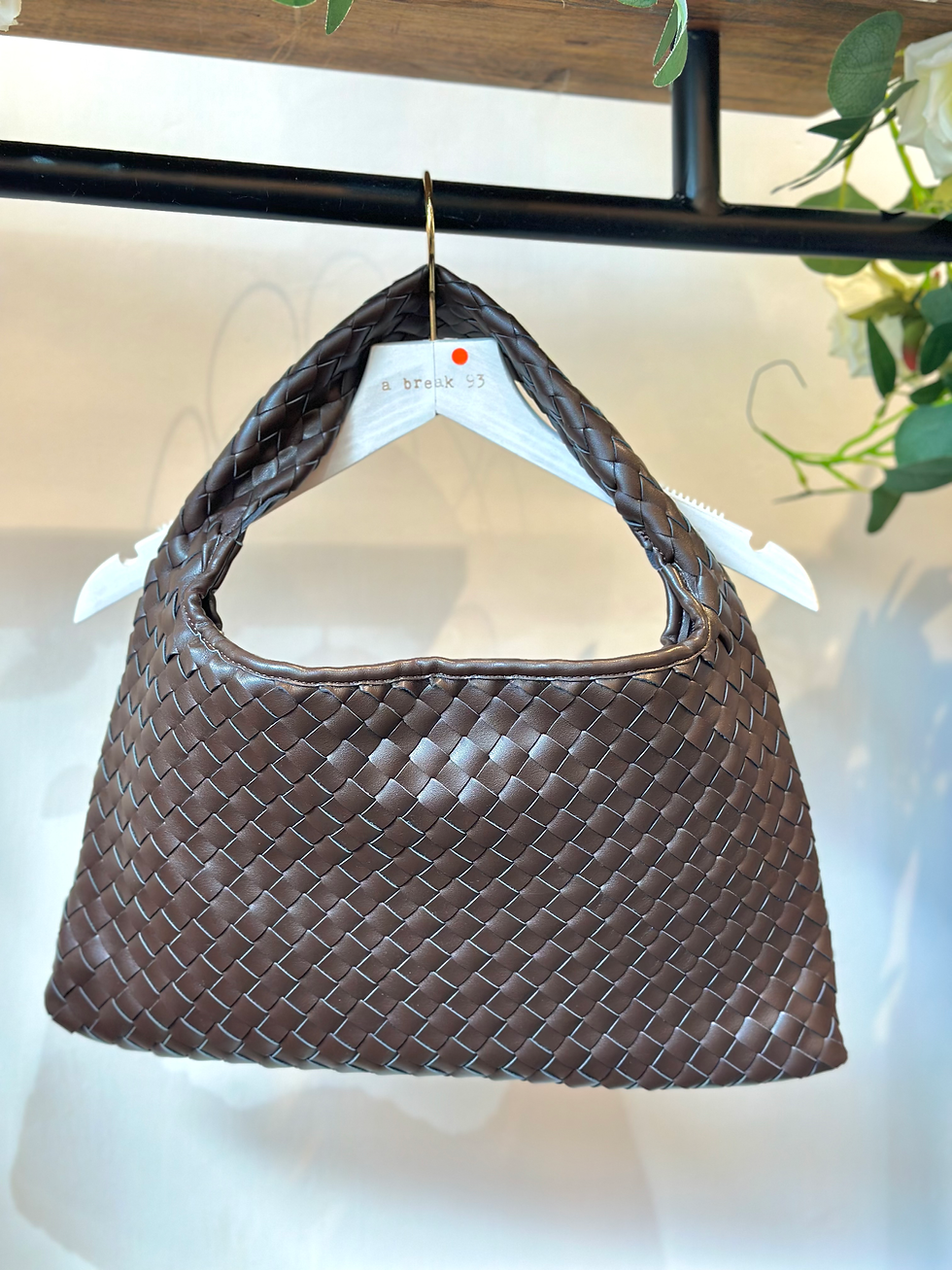 #36953 brown leather shoulder bag
