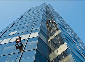 Почистване на фасади, миене на прозорци
