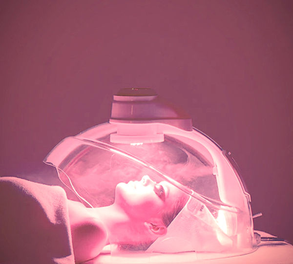 AstrodomeFacial_Violet_LED_Treatment_720