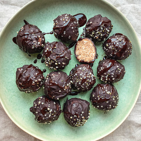 Banana Bread Bliss-Balls 