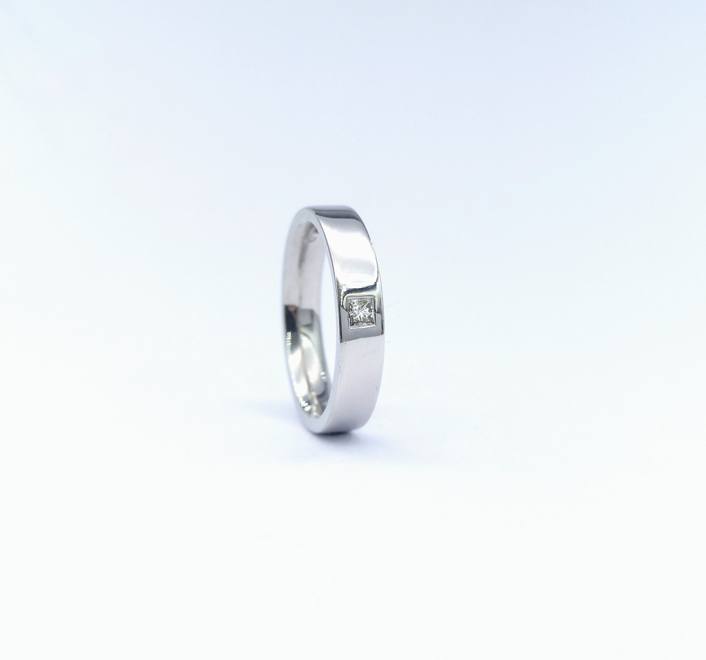 9ct Square Diamond Band