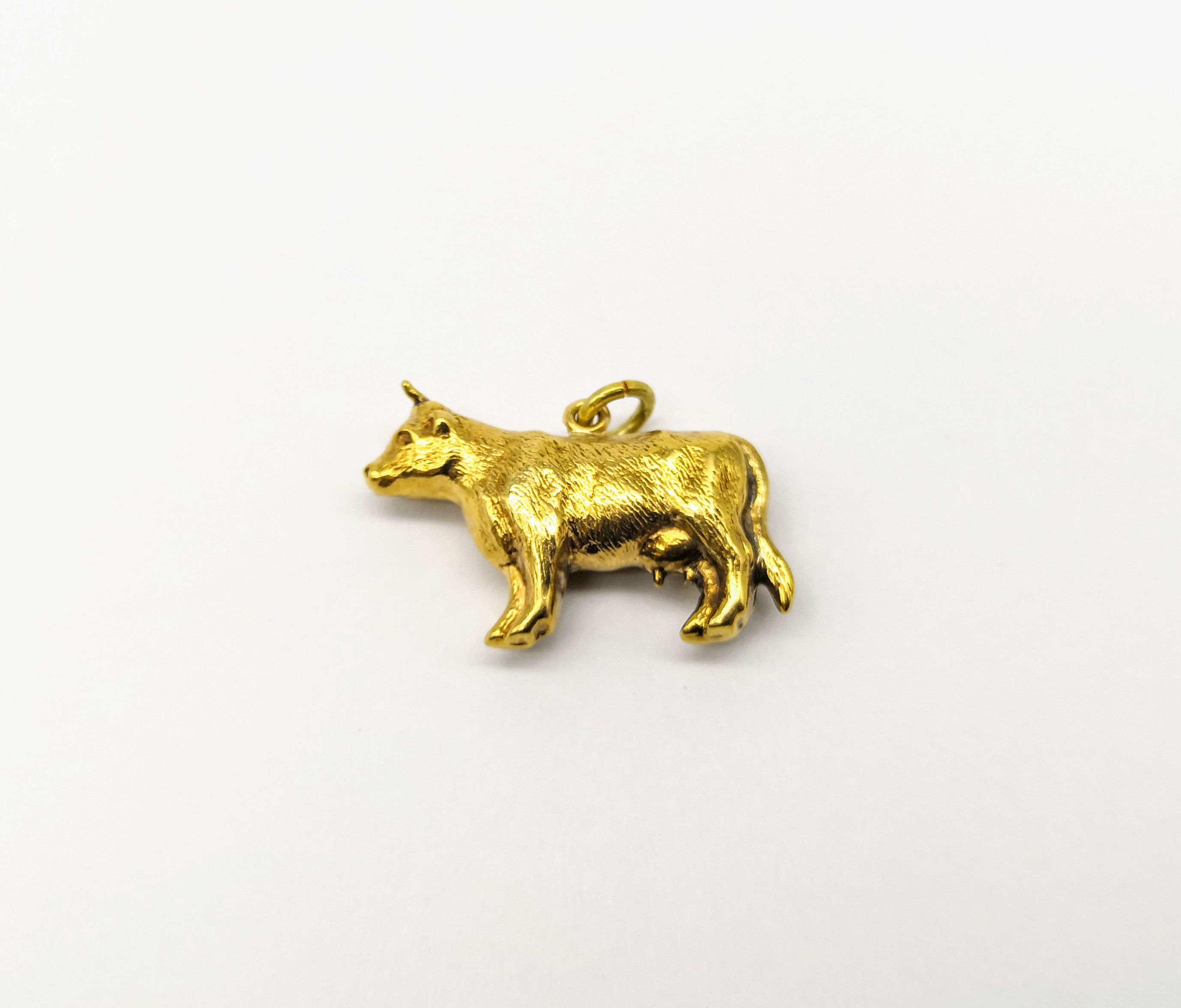 A 9ct Charm of a Cow