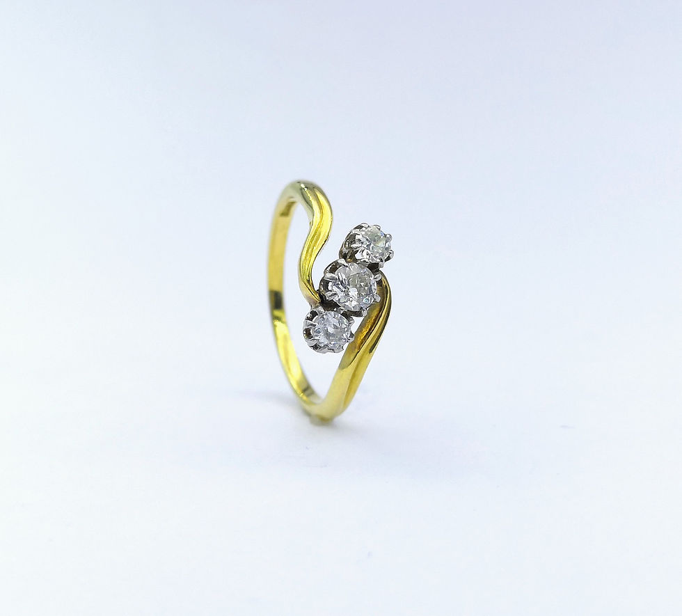 Thumbnail: 18ct 3 Stone Diamond Ring c1930