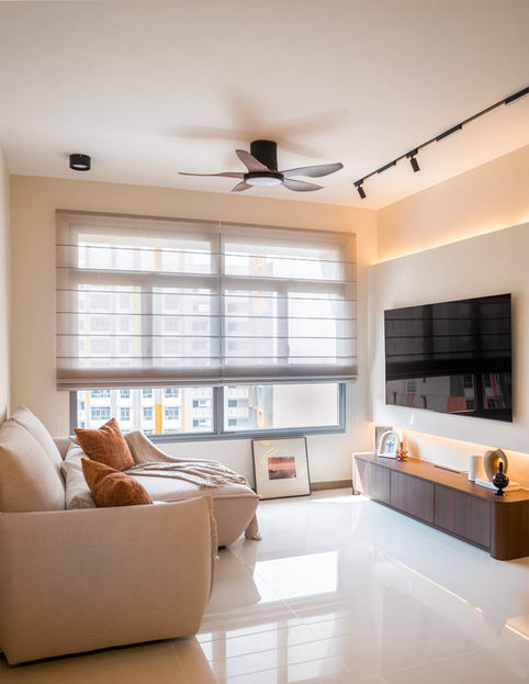 325A Tengah Living close up (yellow light)