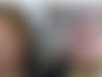 Houellebecq et ongles... pas très propres.