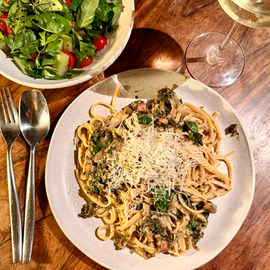 Pasta with kale and pancetta sauce