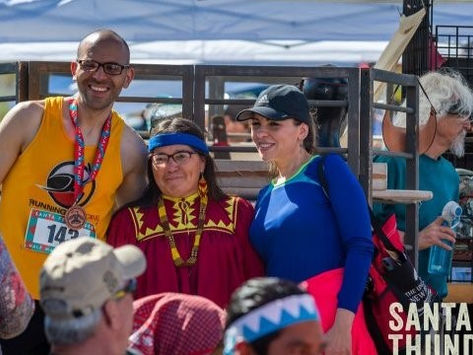 Participan rarámuris en el medio Maratón de Albuquerque, NM