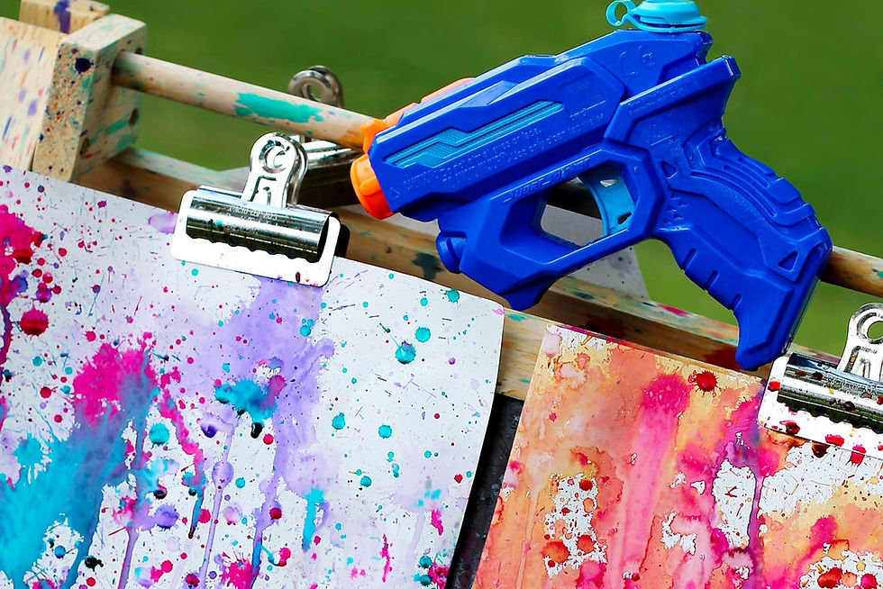 Bricolage pour enfants: Peinture au pistolet à l'eau / Children Craft: Water Gun Painting