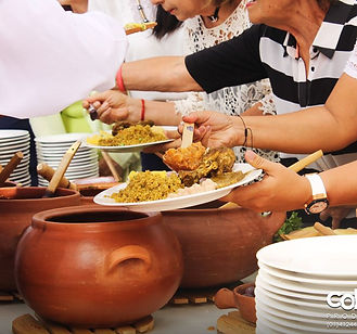 Buffet con platos criollos