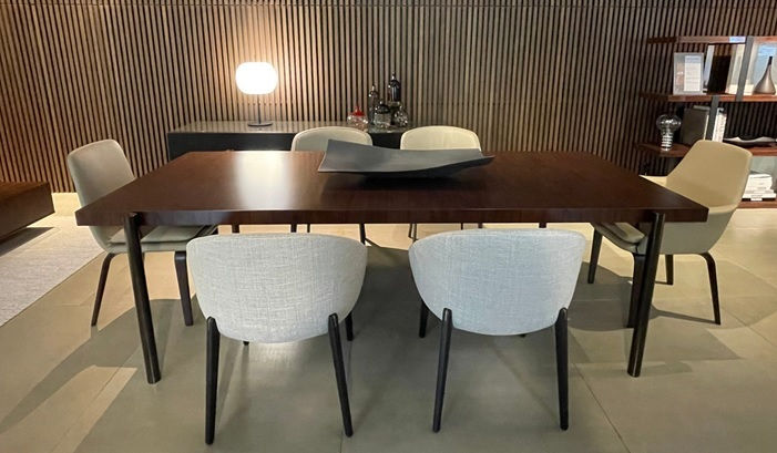 SUPERQUADRA dining table