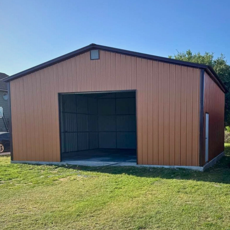 30x30 metal workshop with vertical roof and sides