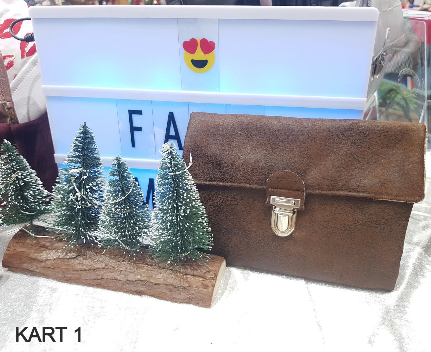 KART, le compagnon indispensable SIMILI BRUN VIEILLI/CARREAUX