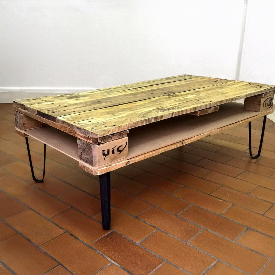 Miniature : Table basse en palette de bois avec pieds en métal. la boutique du métal.
