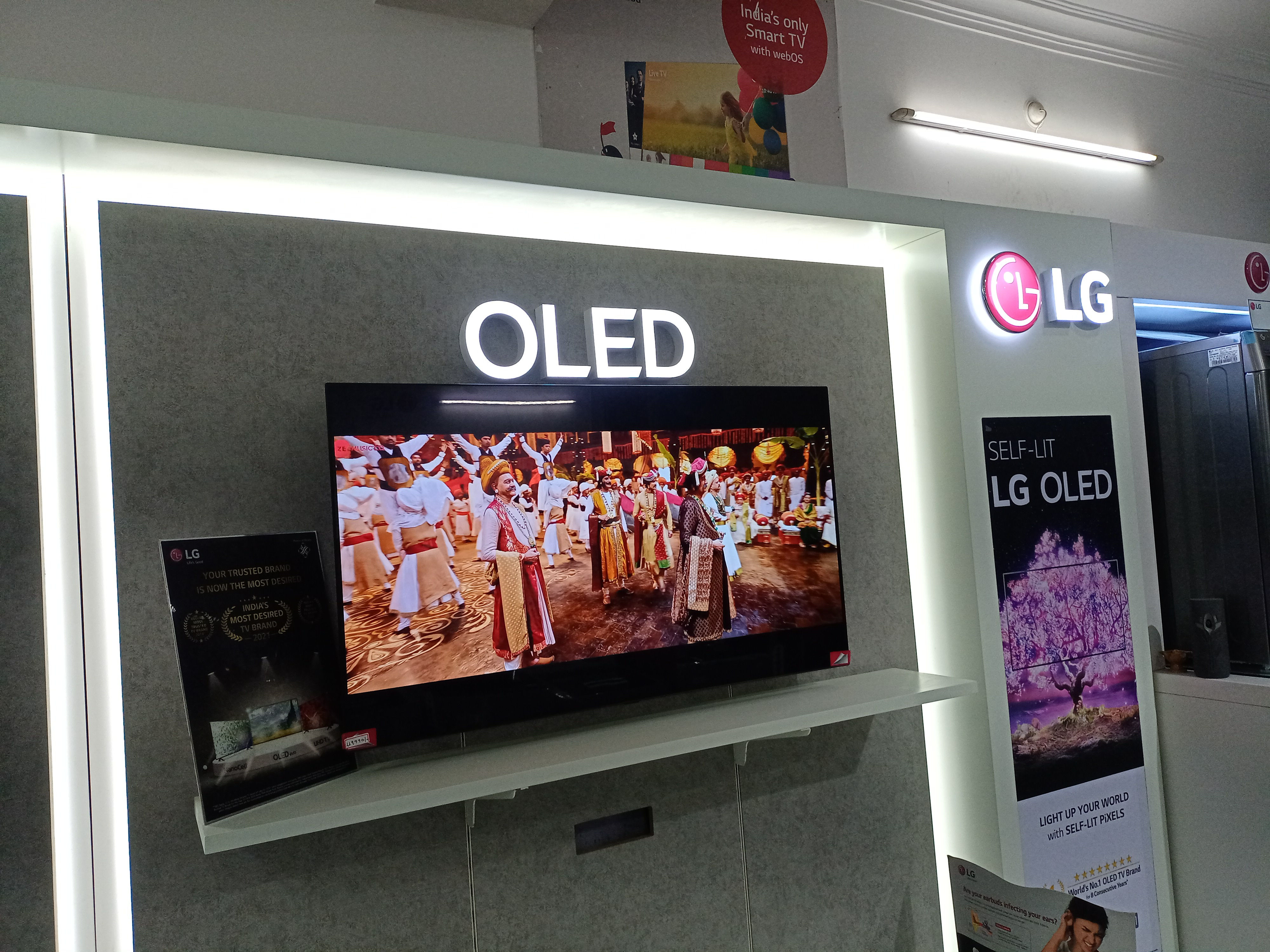 OLED AND NANO CELL TV
