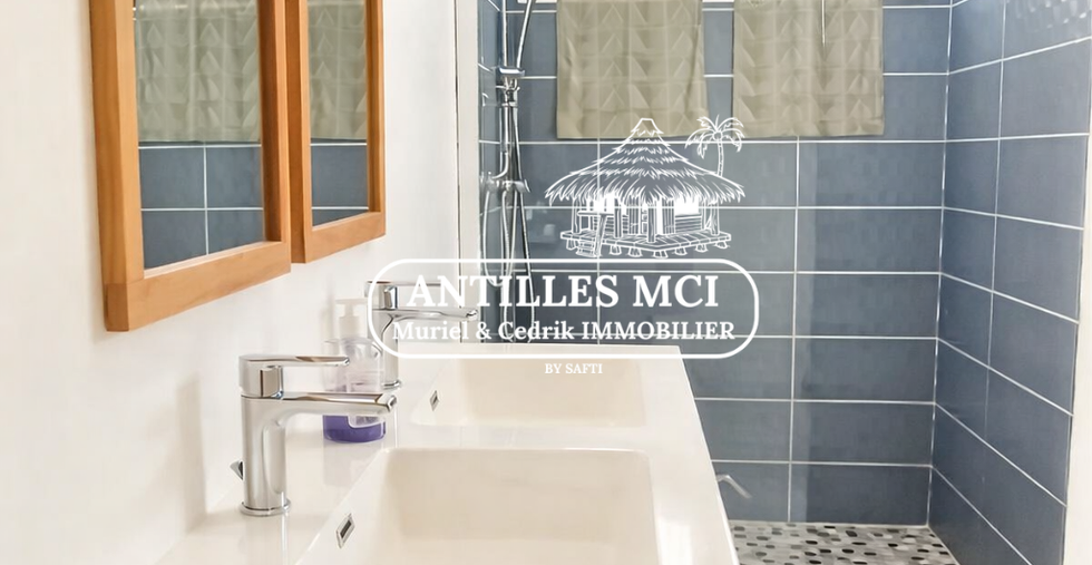 Salle d’eau avec douche – villa exceptionnelle au Diamant Martinique – Antilles MCI