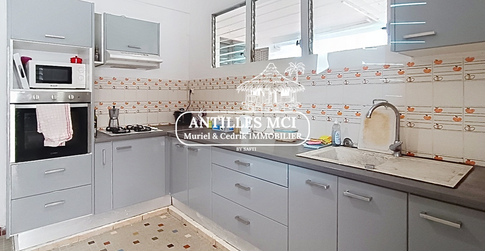 Cuisine fonctionnelle dans maison à vendre à Redoute – Fort-de-France – Antilles MCI