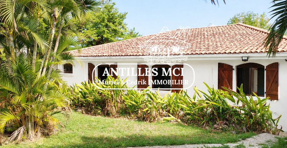 Villa exceptionnelle à vendre au Diamant Martinique – maison avec extérieur – Antilles MCI