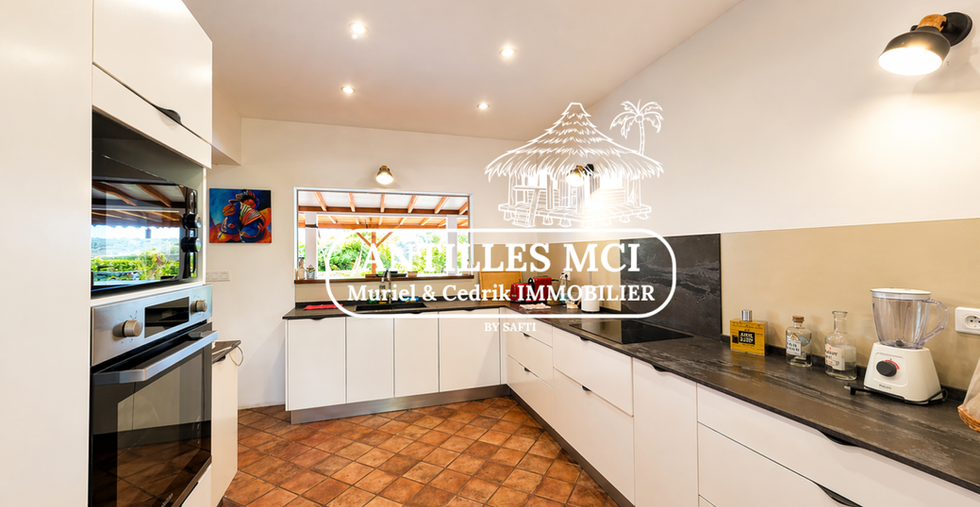 Cuisine aménagée dans maison meublée à vendre à Sainte-Luce Martinique – Antilles MCI