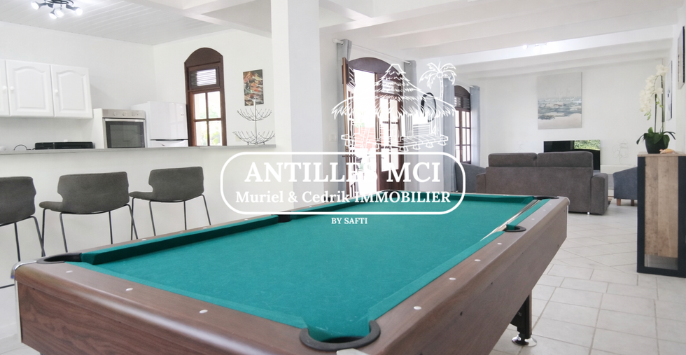 Séjour spacieux avec ouverture sur extérieur – villa au Diamant Martinique – Antilles MCI