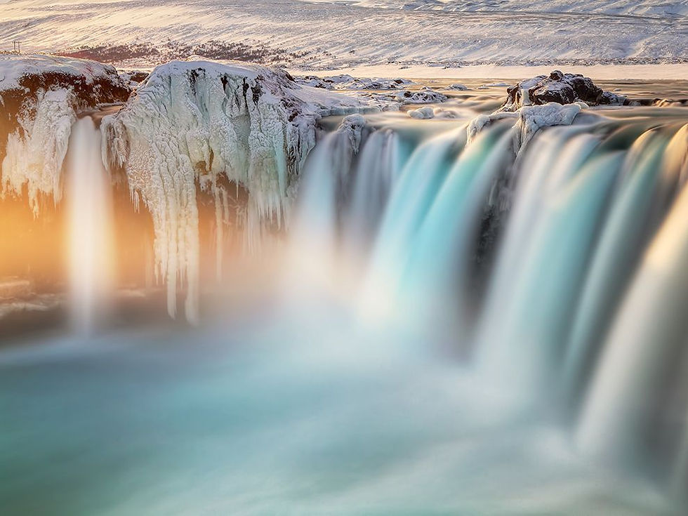 frozen-waterfall-iceland_89917_990x742.jpg