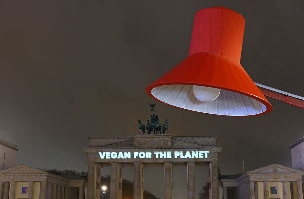 Brandenburg Gate goes dark for Earth Hour