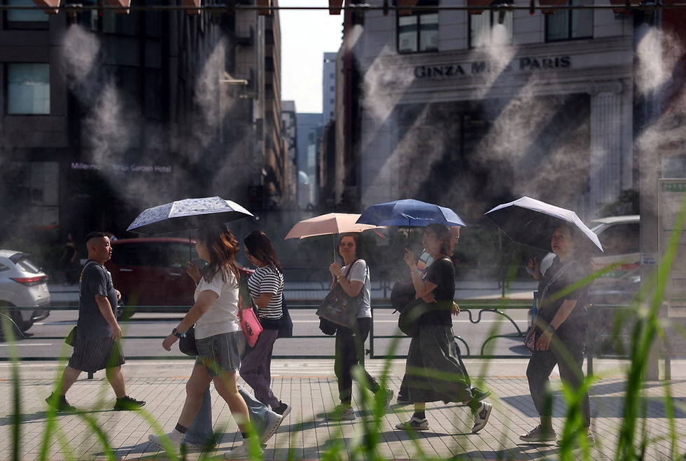 Japan Swelters in First Extreme Heatwave of the Year