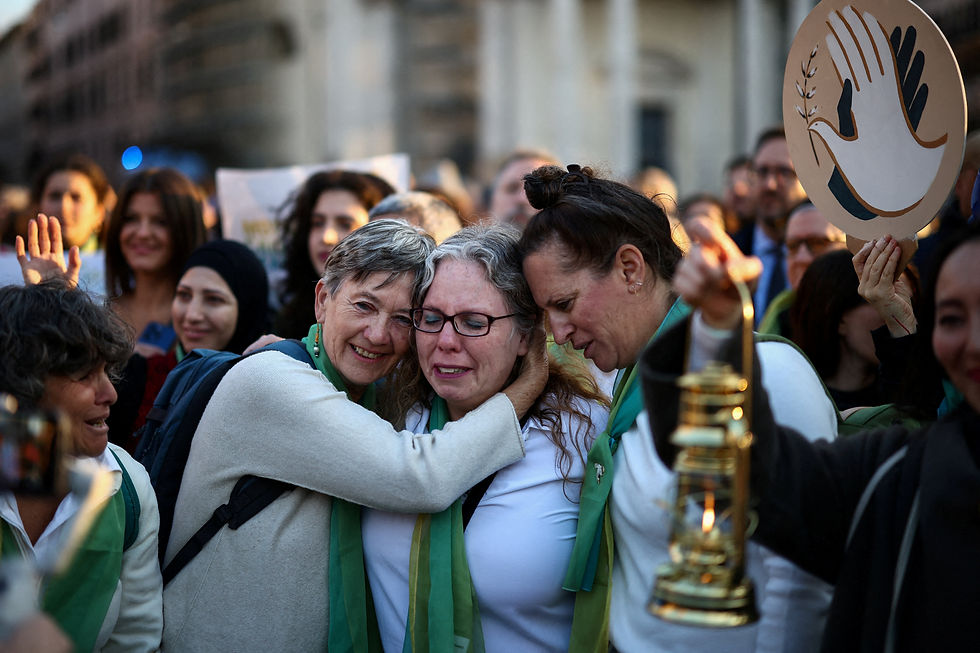 Israeli and Palestinian Mothers Walk Barefoot Through Rome in a United Call for Peace
