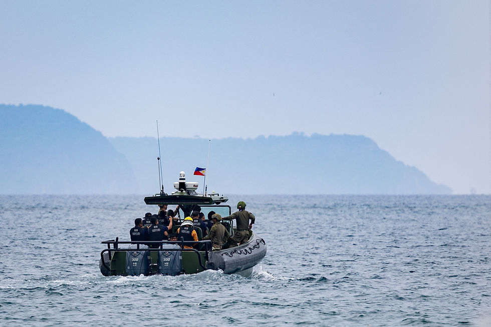 Mga responder sakay ng sasakyang-dagat para sa search and rescue ng MV June Aster.