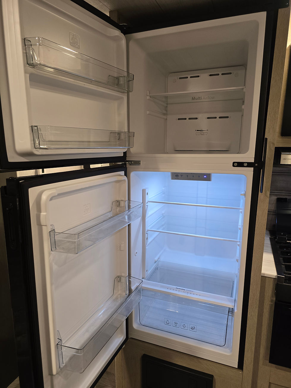 Refrigerator/freezer interior