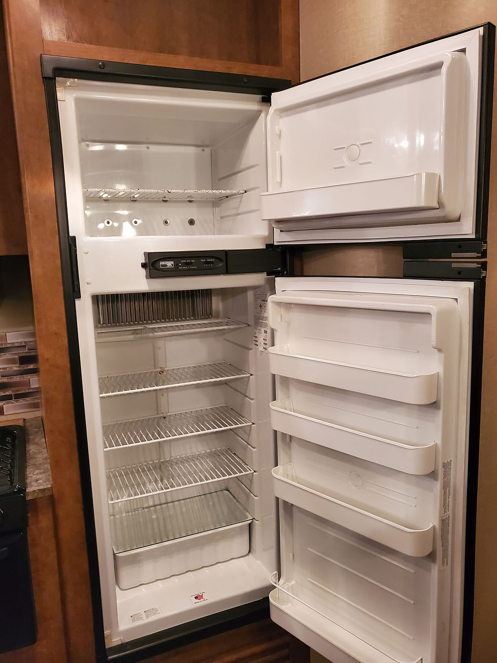 Refrigerator/freezer interior