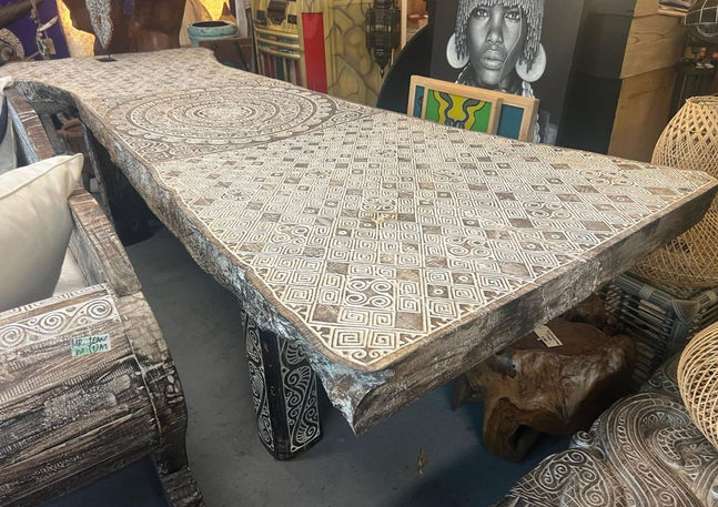 Esstisch, Timor, One Piece, Tischplatte, Masse: 300 cm x 110 cm, CHF 3'800.-, JMG INTERIORS, Seefeldstrasse 224, 8008 Zürich