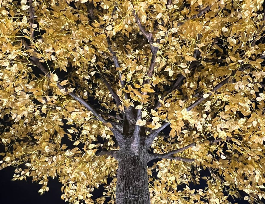 un arbre artificiel ficus or de 4,5 m pour événementiel à Nantes