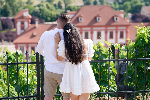 couple photogrpahy in prague