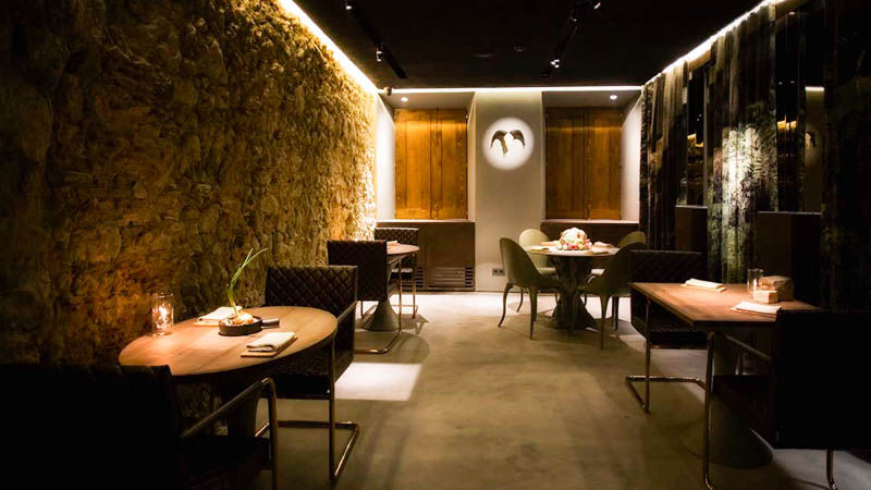 Esqueça o Luxo Óbvio: Uma Análise do 100 Maneiras e Sua Experiência Imersiva