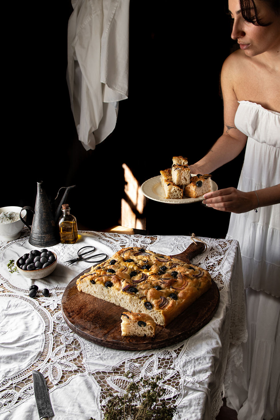 Focaccia de azeitonas, alecrim e cebola