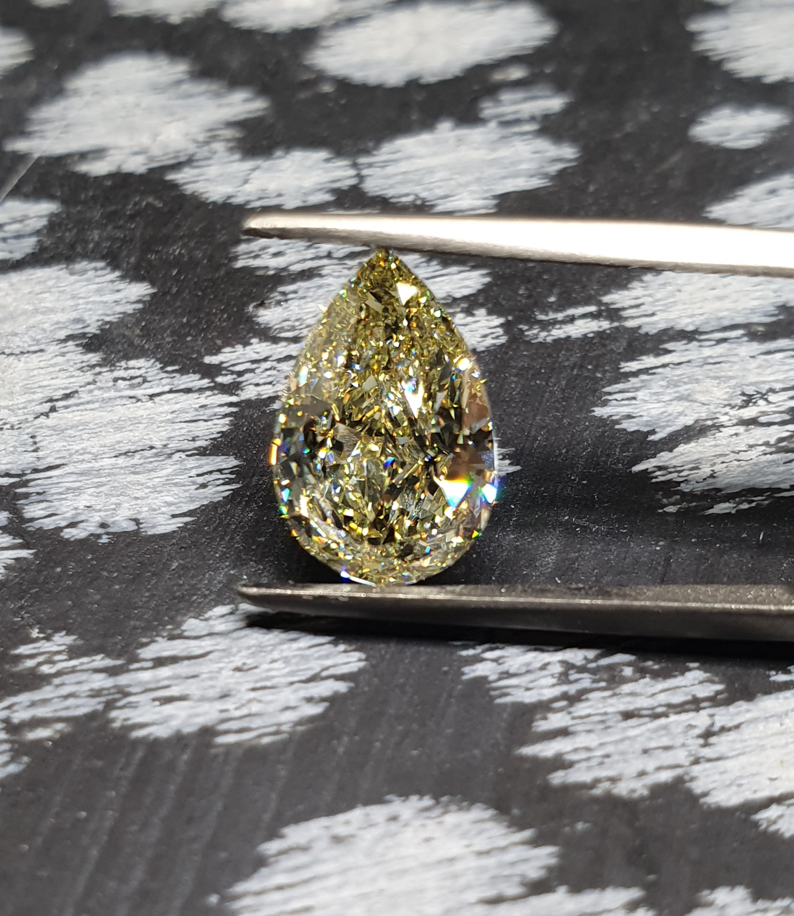 3.04 ct Pear Shape   Fancy Yellow