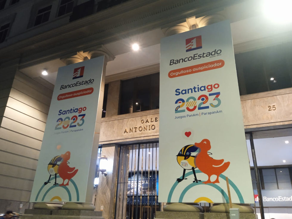 Instalación de Lienzos frontis casa matriz Bco Estado 