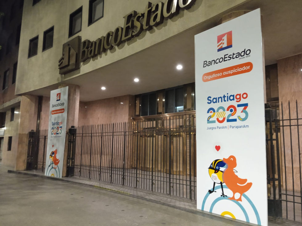 Instalación de Lienzos frontis casa matriz Bco Estado 