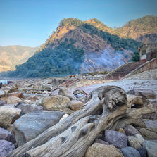 Pôr do sol na frente do Phool Chatti Ashram