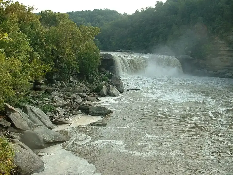 Cumberland Falls Kentucky waterfall scenic overlook in Cumberland Falls State Park