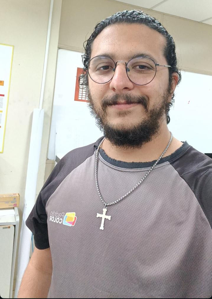 Legenda: Fhelipy Ribeiro, contratado como funcionário do Bob’s no Rock in Rio. (Reprodução: Arquivo Pessoal)