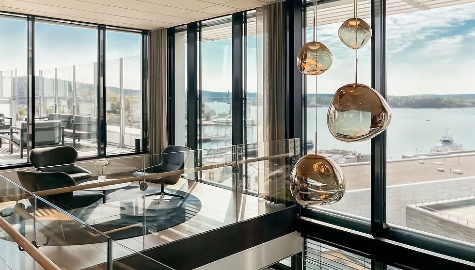 Resepsjonen i lokalene til Pareto Wealth Managemet med utskt over Oslofjordenl.